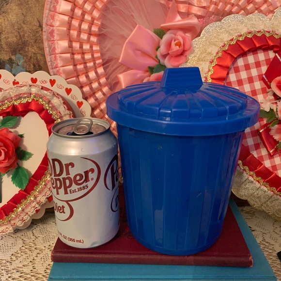 Vintage plastic blue 80’s/ 90’s mini desk trashcan - Picture 3 of 3